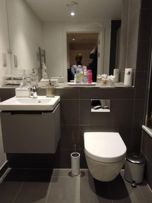 Whole Apartment 5 Mins To East Croydon & Concierge ลอนดอน ภายนอก รูปภาพ