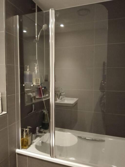 Whole Apartment 5 Mins To East Croydon & Concierge ลอนดอน ภายนอก รูปภาพ
